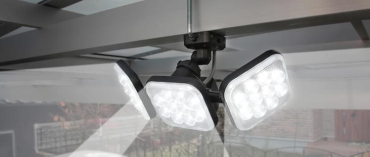 売れ筋の屋外センサーライト「ムサシ ライテックス 12W×3灯 フリーアーム式 LED-AC3036」の防犯効果や口コミ評価は？